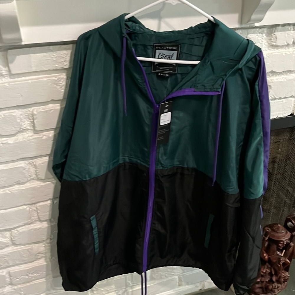 Windbreaker size M cool windbreaker 🎉
